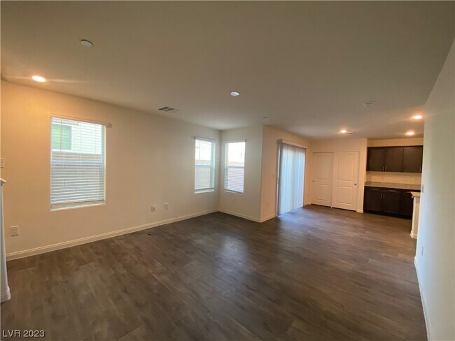 Building Photo - 6882 Magenta Moon St