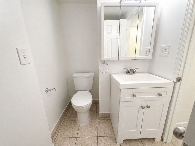 Building Photo - Spacious 3-Bed, 2-Bath Basement Unit in Murray