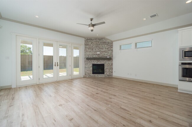 Building Photo - 2572 Ravenna Ct