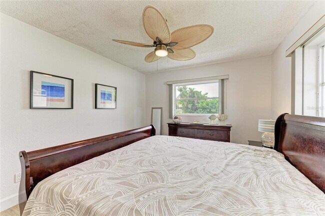 Building Photo - 405 Bayside Ln