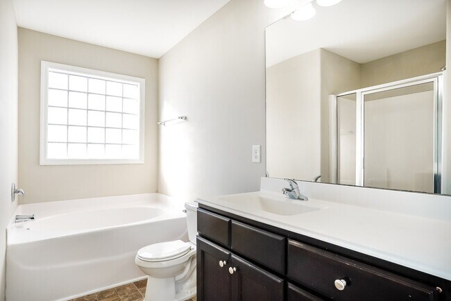 Building Photo - 229 Darecrest Ln