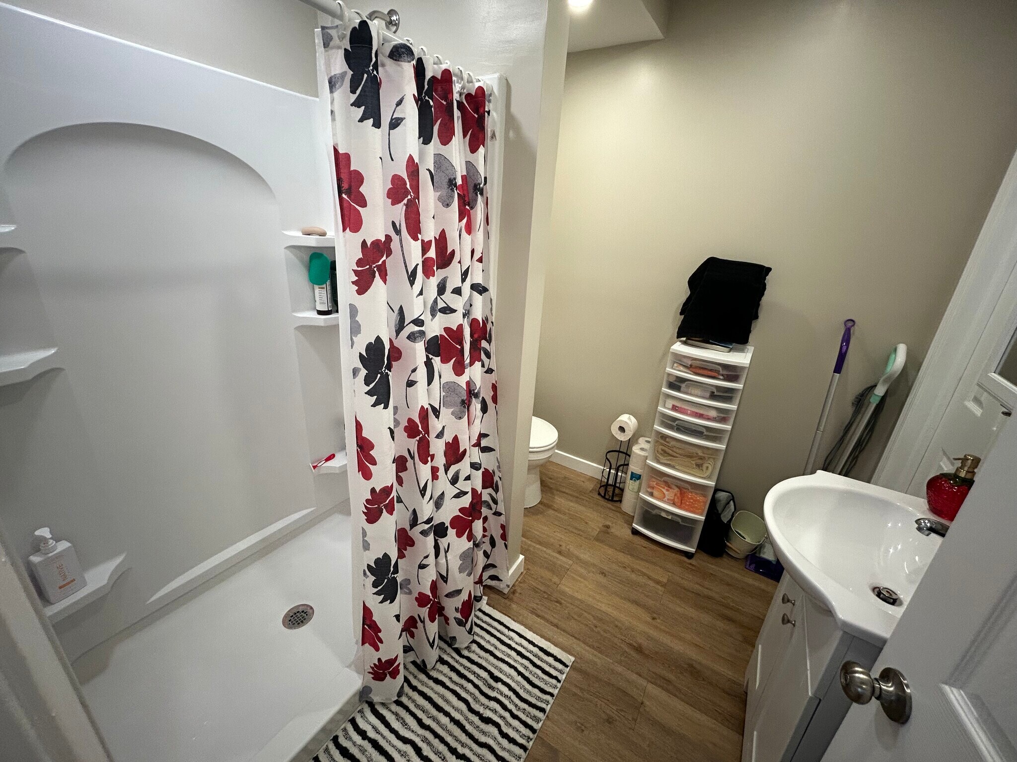 Building Photo - 1239 Plymouth Ave S