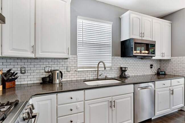 Building Photo - Beautiful Home in Tallyn's Ranch! Special ...