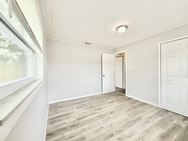 Building Photo - 4327 14th Ave S