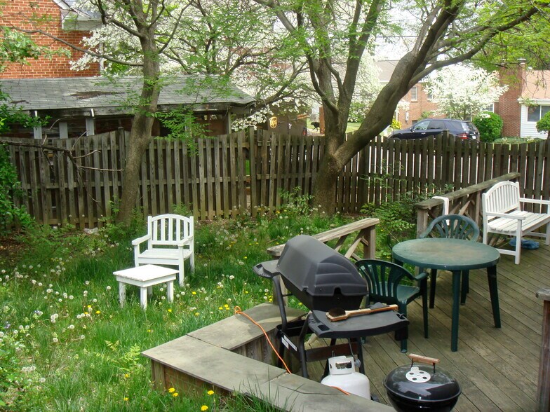 Backyard - 2001 N Glebe Rd