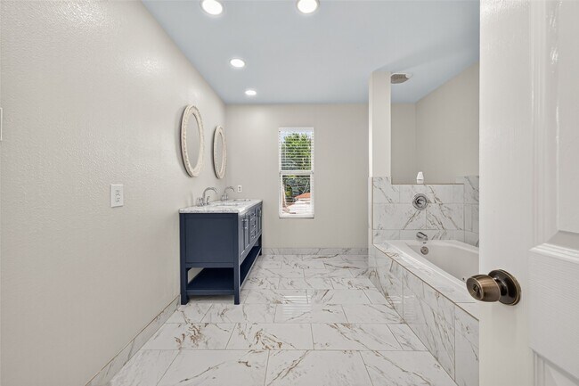 Building Photo - 20151 Pioneer Ridge Dr