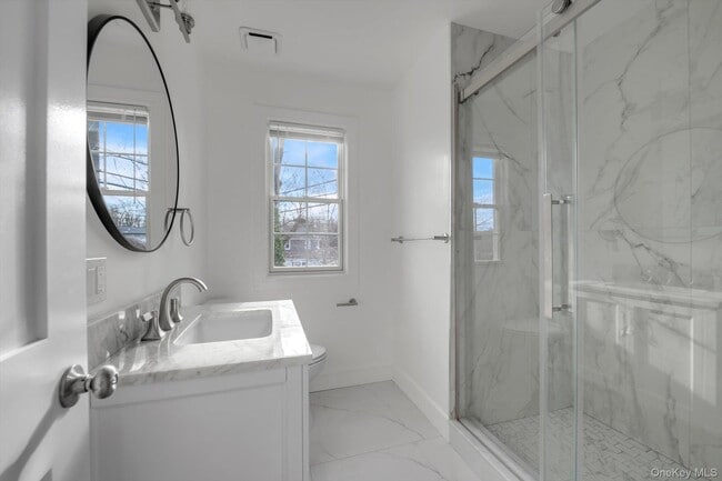 Building Photo - One Manhasset Ave