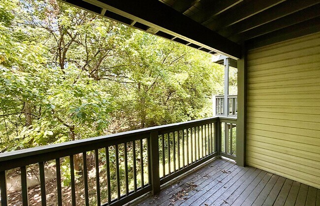 Building Photo - 3227 Bishop St