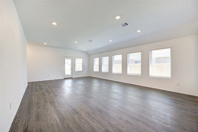 Building Photo - 5023 Lavaridge Dr