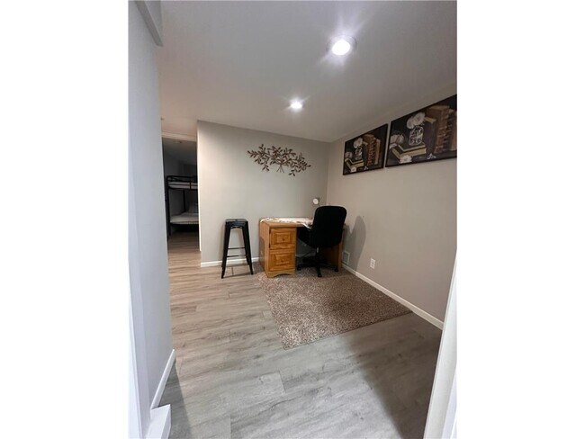 Building Photo - 629 E 67th St