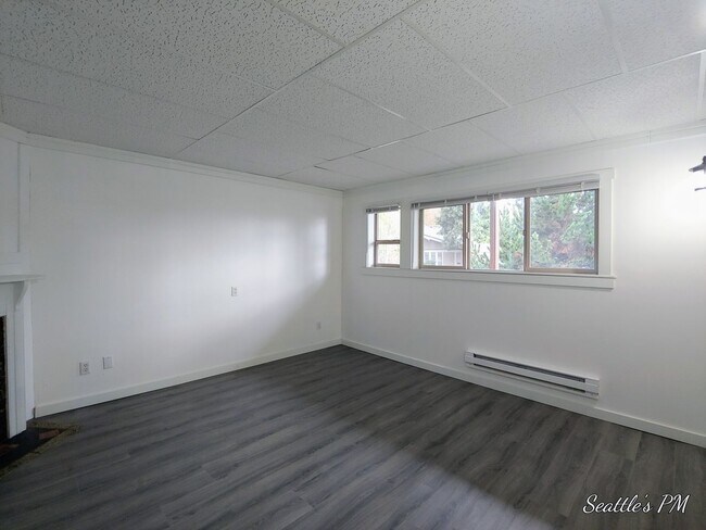 Building Photo - 258 E Newton St
