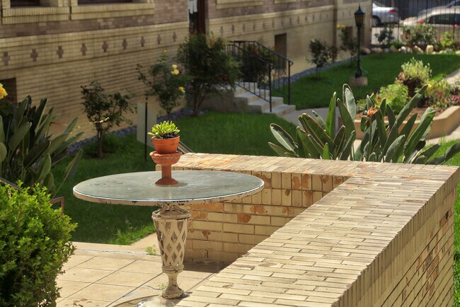 Building Photo - 2121 James M Wood Blvd