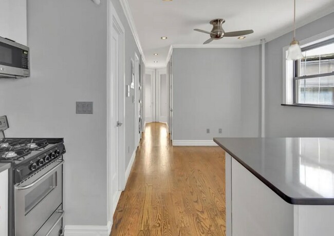 Building Photo - 215 E 23rd St