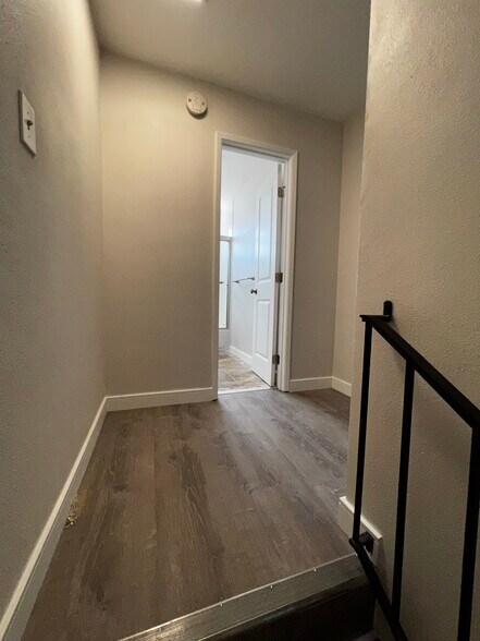 Building Photo - 429 W Elk Ave