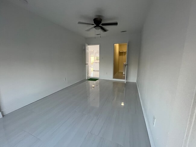 Building Photo - 18113 Cochran Blvd