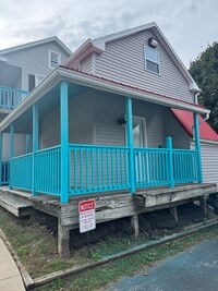 Building Photo - Jax&#39;s Galloping Groomer