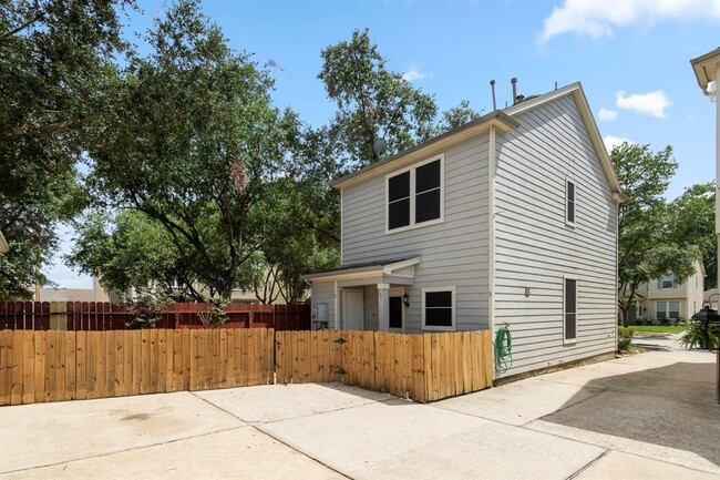 Building Photo - 29706 Parliament Hills Dr