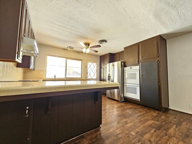 Building Photo - Beautiful home for Rent. Paid Solar, A/C, RV Parking, and Landscaping!