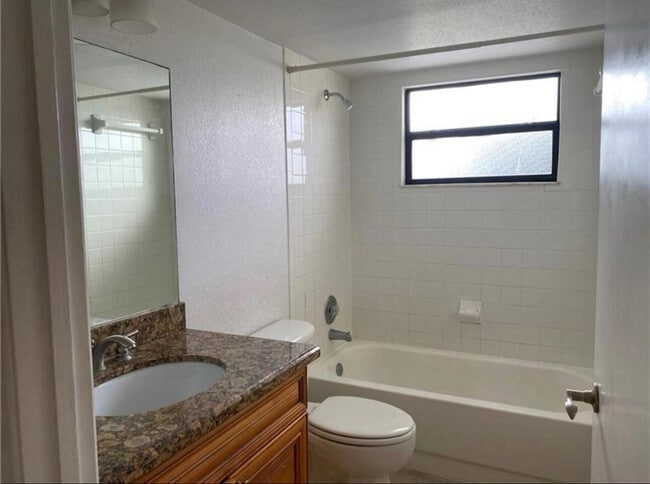 Building Photo - 1455 Lake Crystal Dr