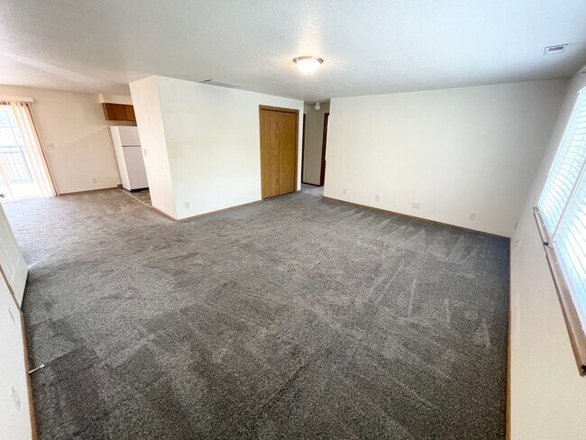 Building Photo - Beautiful 2 Bedroom 1 Bath Apartment- Close to BSU