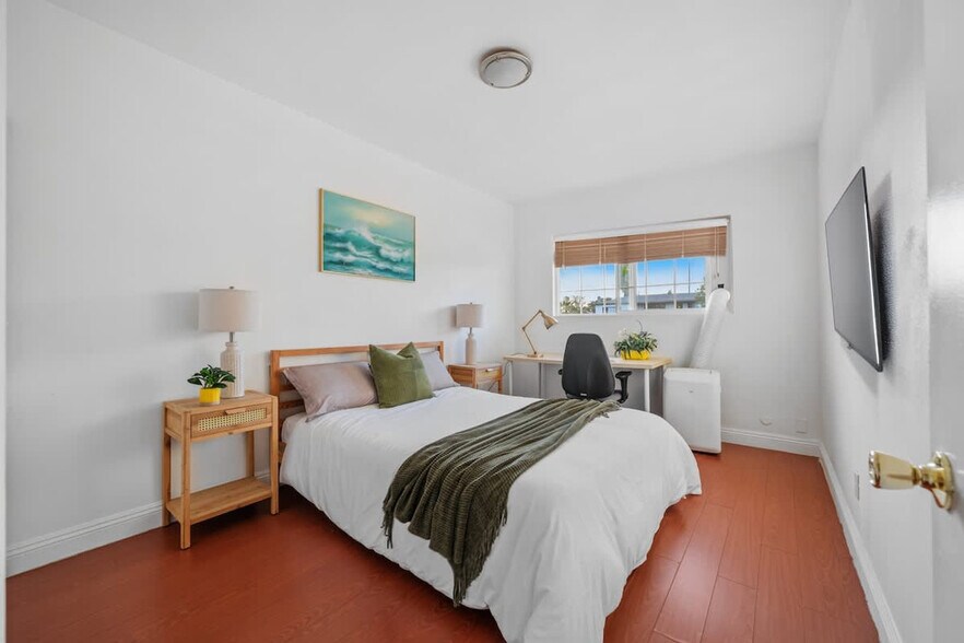 Building Photo - 2304 E 14th St