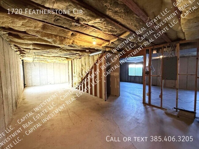 Building Photo - 1720 Featherstone Cir