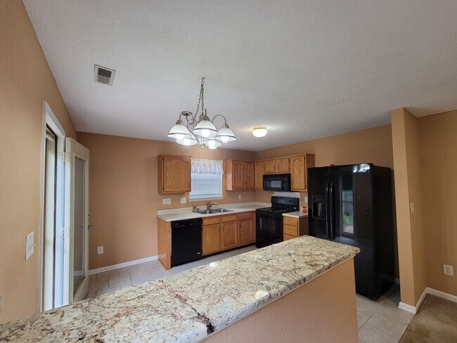 Building Photo - Single family home in The Highlands