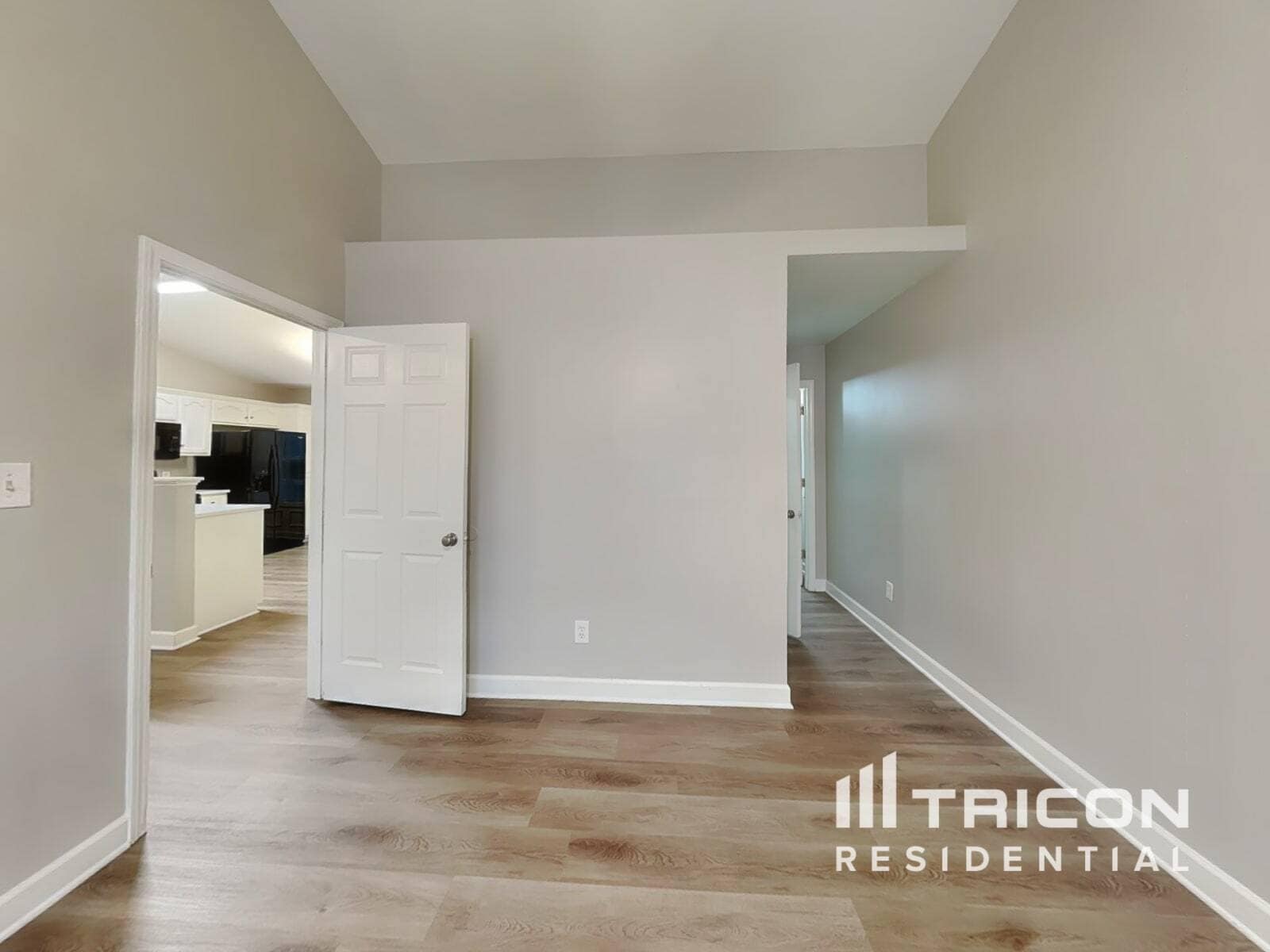 Building Photo - 639 Loch Lomond Cir