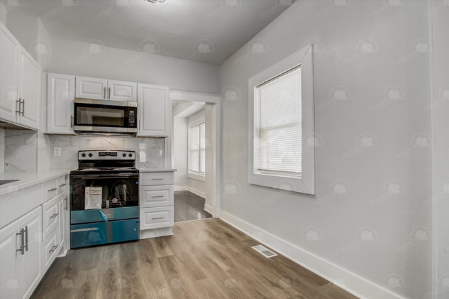 Building Photo - Come and see this GORGEOUS home!