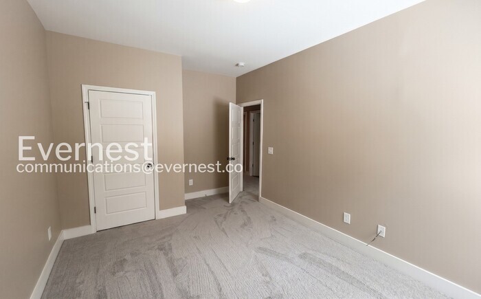 Building Photo - 233 Union Station Dr