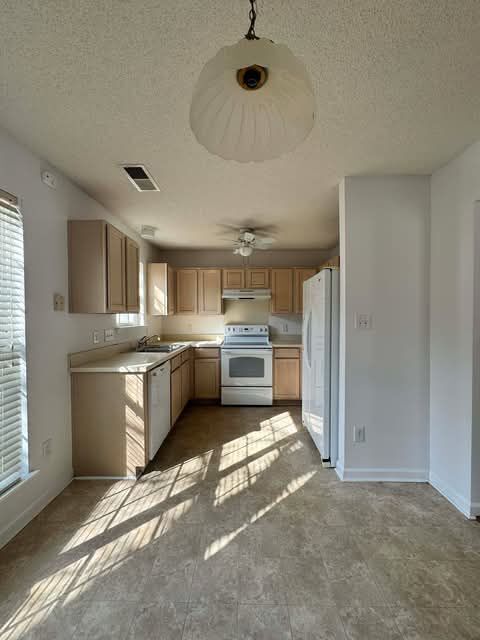 Building Photo - 597 Bloomover St