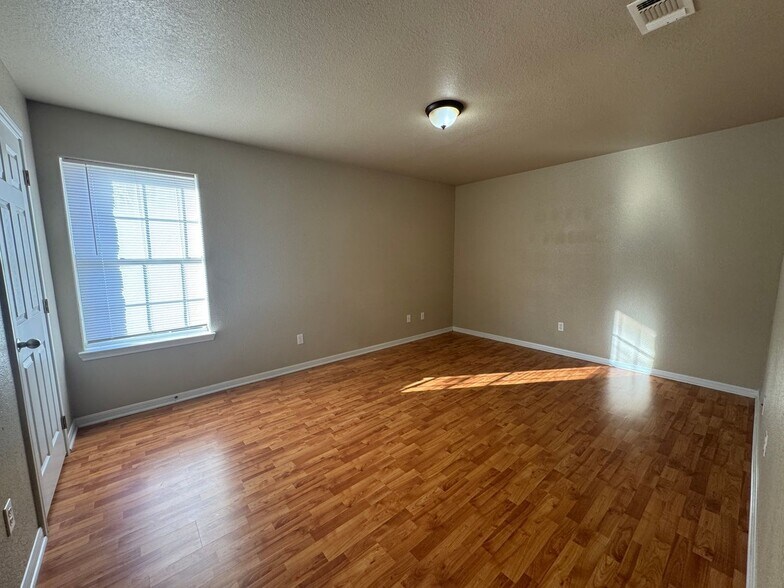 Building Photo - 3003 Baldwin Loop