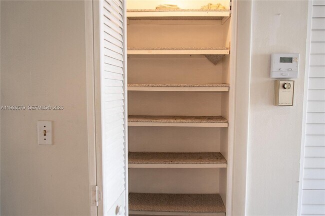 Building Photo - 505 E Dania Beach Blvd