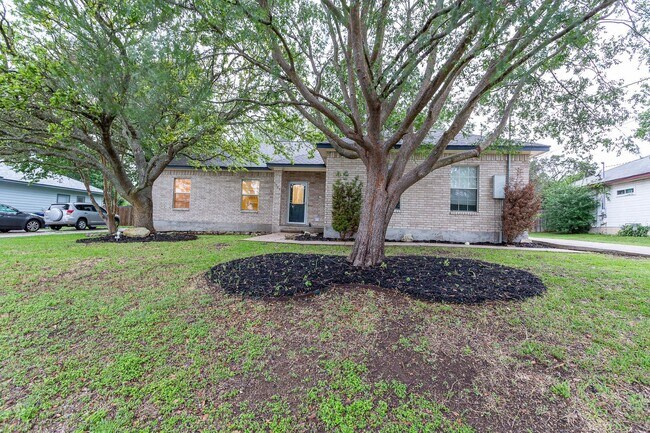 Building Photo - Inviting 4/BR 2/BA Home with Open Layout and Natural Light