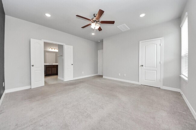 Building Photo - 196 Chestnut Meadow Dr