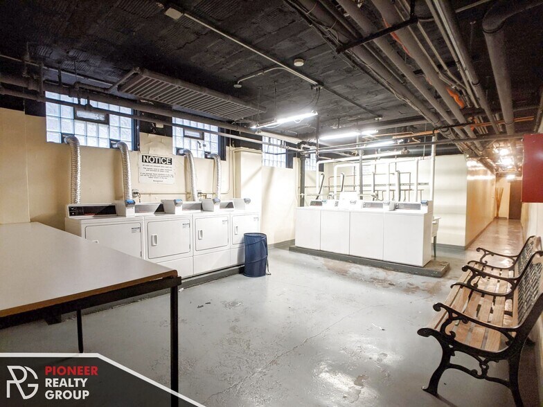 Building Photo - 503 W Belmont Ave