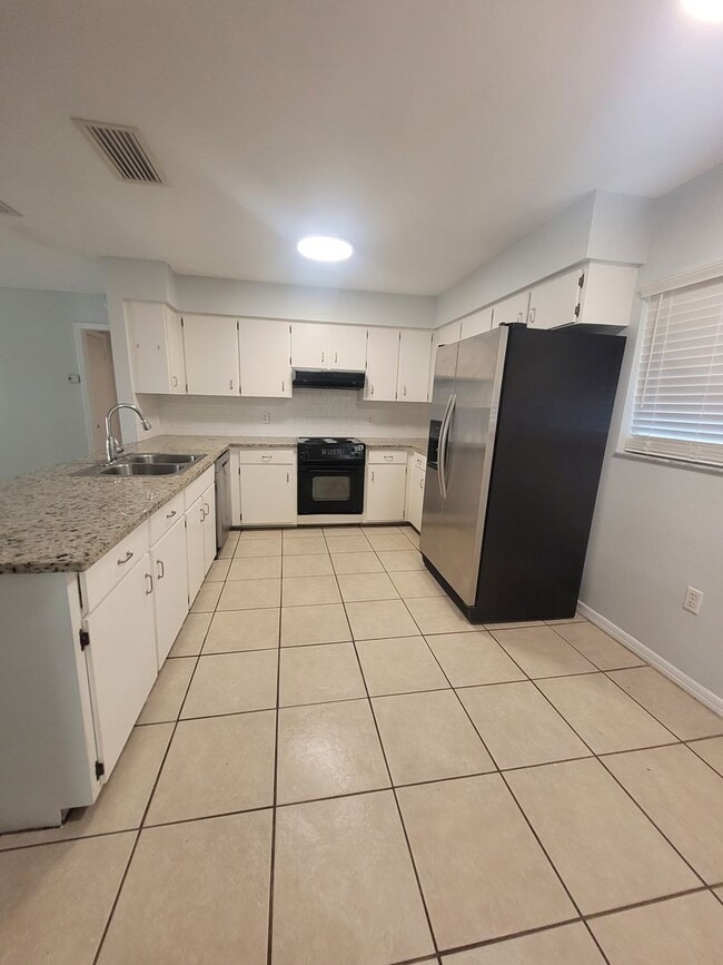 Building Photo - 937 Aragon Ave