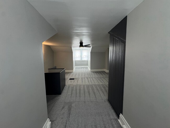Building Photo - Available NOW! 3 Bed 2 Full Bath Townhome ...