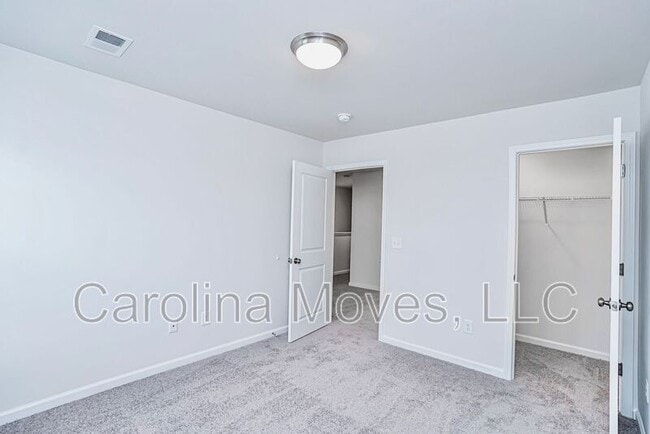 Building Photo - 18 Apricot Ln