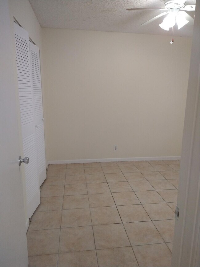 Building Photo - 8850 Royal Palm Blvd