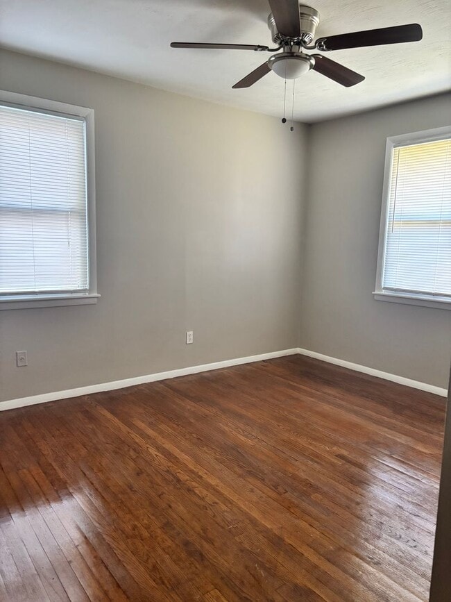 Building Photo - McCrory