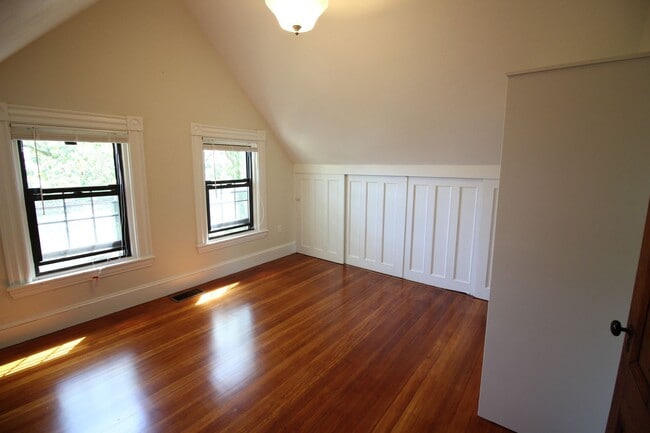 Building Photo - 2-65 Beech Glen