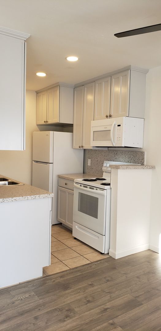 Building Photo - 1 Month Free Rent!!Renovated La Mesa Village 2BR/2BA Condo