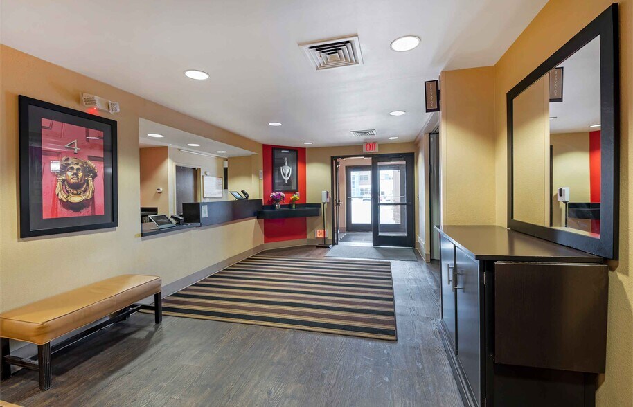 Building Photo - Furnished Studio-Indianapolis - Castleton