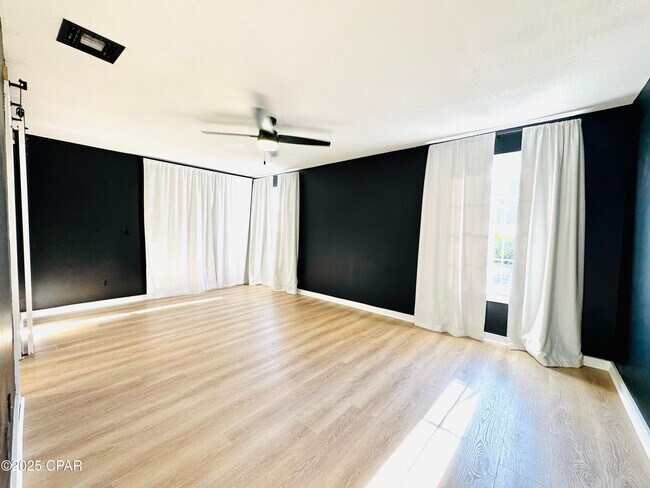 Building Photo - 205 Covington St