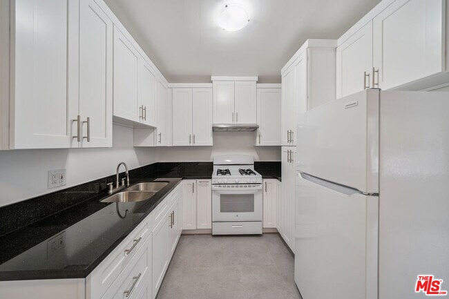 Building Photo - 217 S Carondelet St