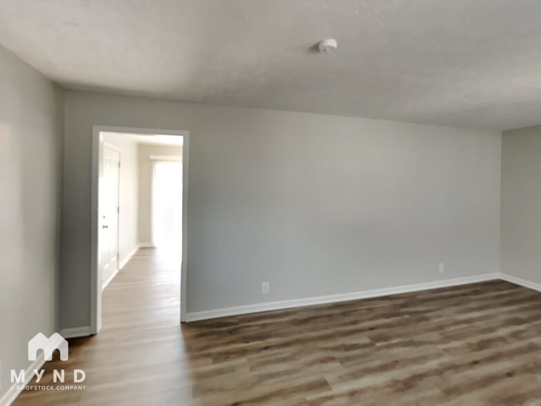 Building Photo - 1573 Lamont Ave