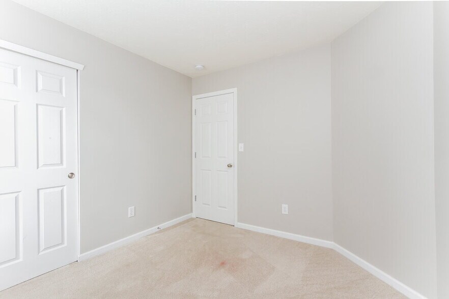 Building Photo - 4645 Deacon Ln