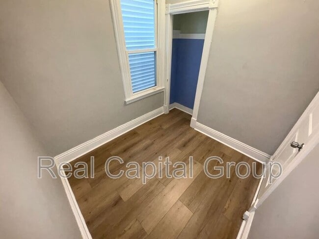 Building Photo - 412 2nd St