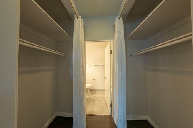 Building Photo - North Park Studio 1BA - Murphy Bed Include...